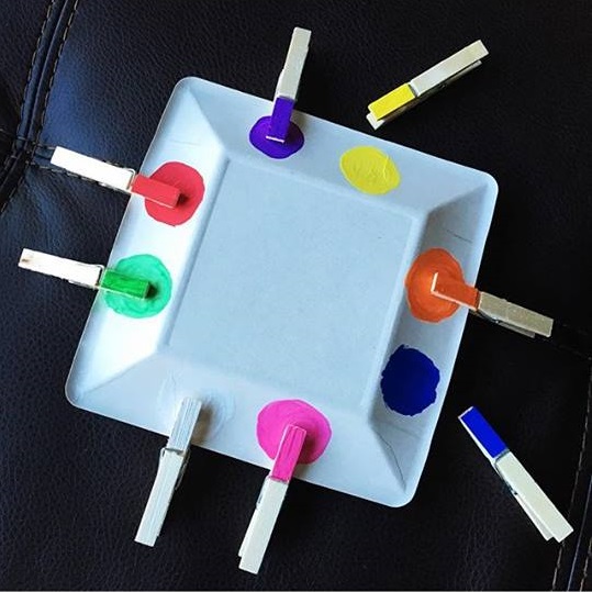 Using clothespin color matching game for kids